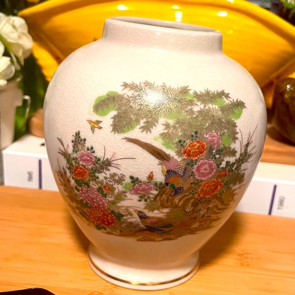 Vintage pheasant floral hand painted ginger jar - Picture 2 of 11